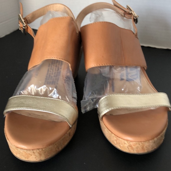 VINCE CAMUTO SANDALS - Picture 2 of 11